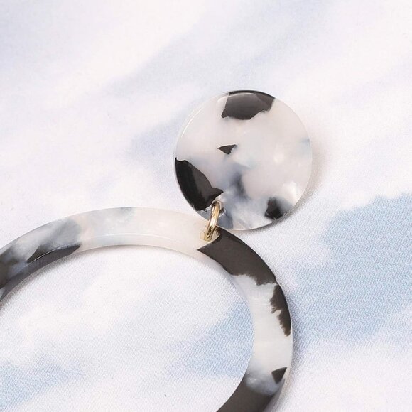 Elegant 2.5'' Tortoise Shell Drop Dangle Earrings - Lightweight Fashion Jewelry - Picture 6 of 7